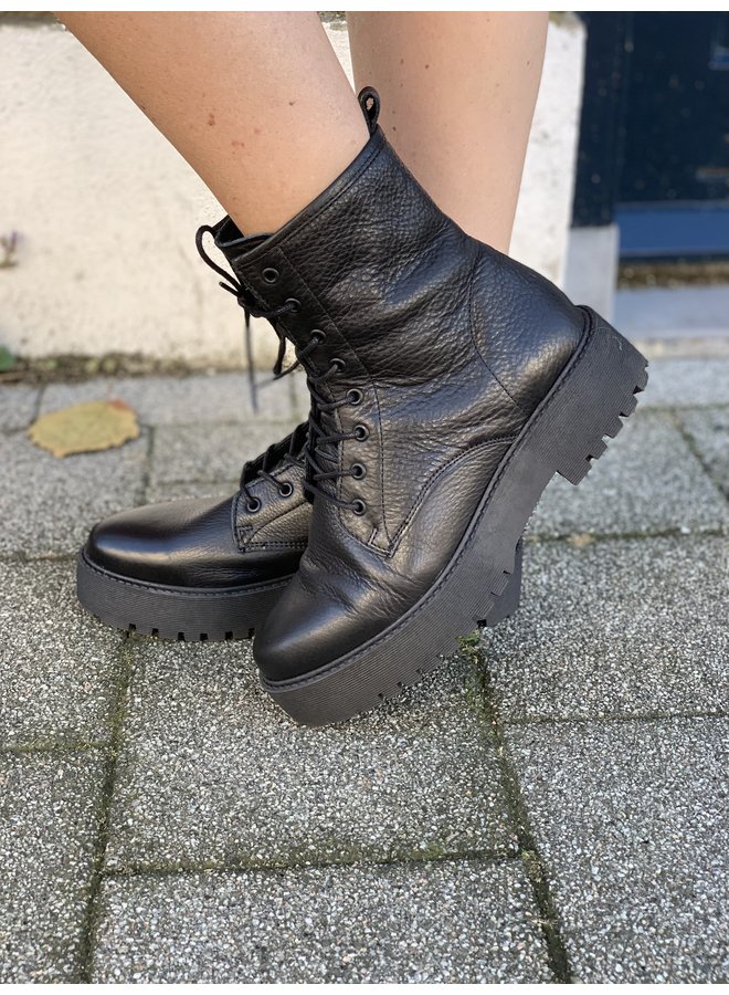 Boots Bee Chunky 84-G Black