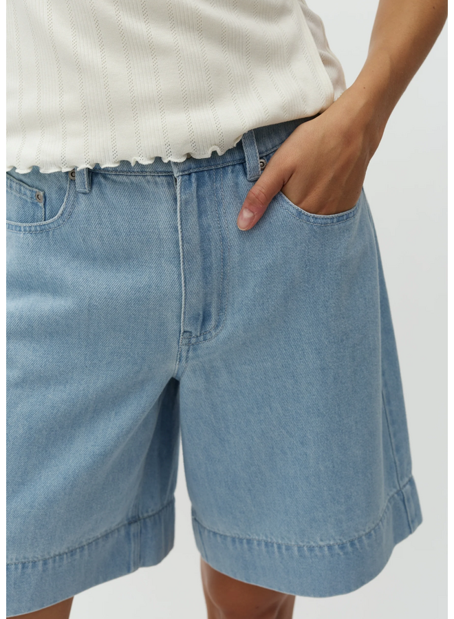 Short Sanira-M Light Soft Wash