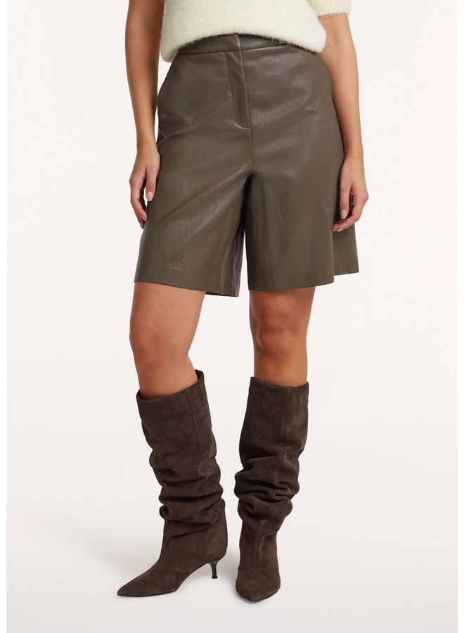Short Phebe Teak