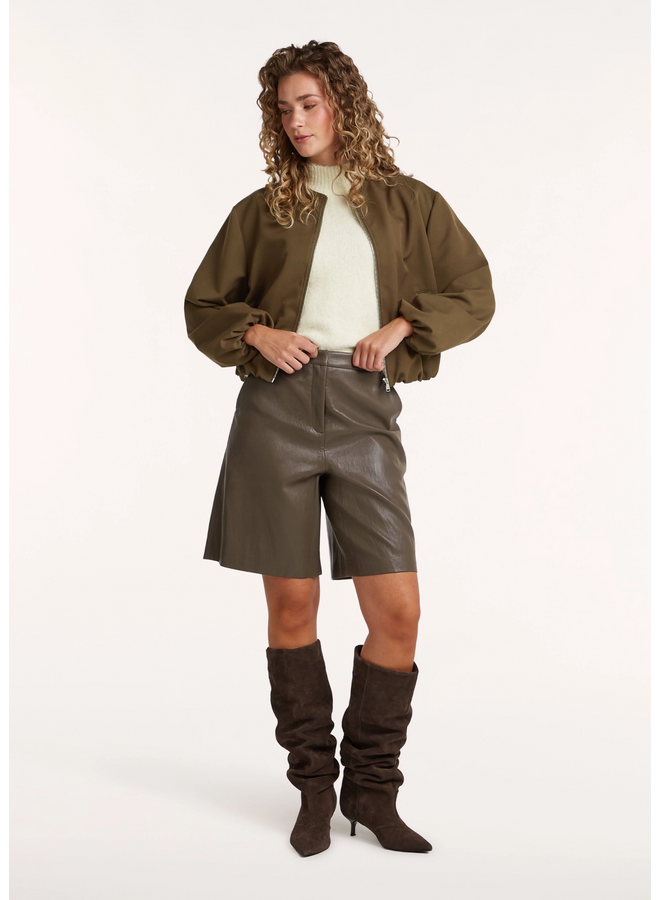 Short Phebe Teak