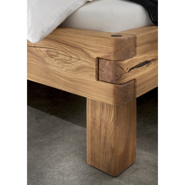 TPT Möbel Robuust Balkenbed Montana- massief geolied wild eiken