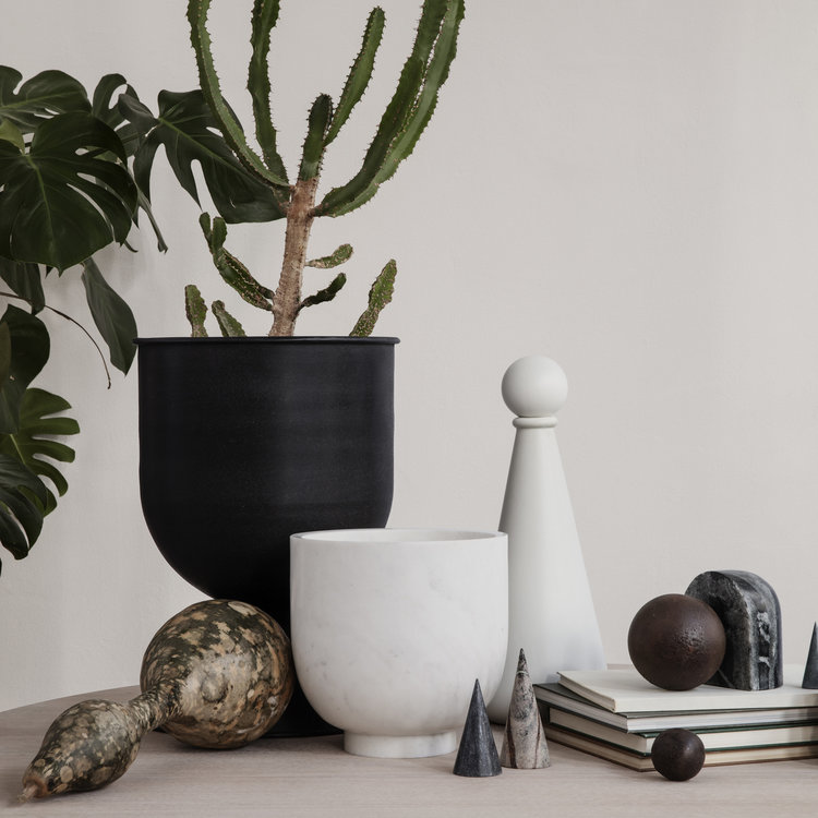 ferm LIVING ferm LIVING hourglass plant pot XS black