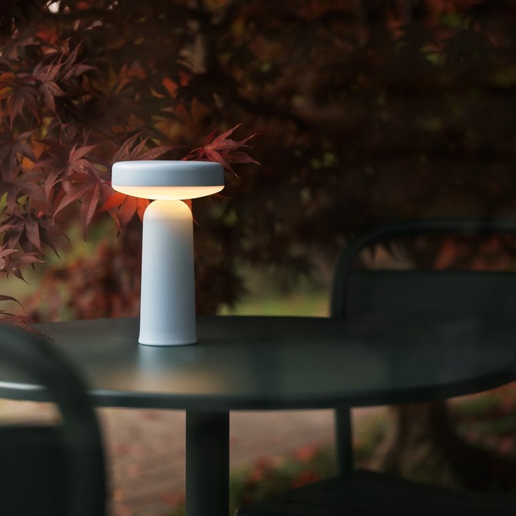 Muuto Muuto Ease portable lamp lichtblauw