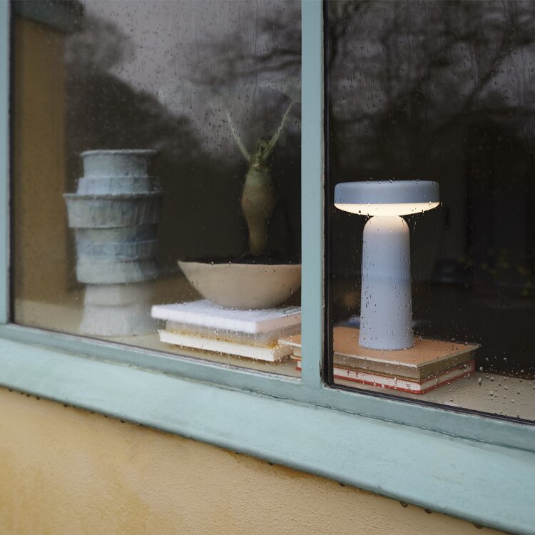 Muuto Muuto Ease portable lamp lichtblauw