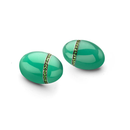 Scarabeo oorhangers in witgoud met chrysopraas en tsavoriet Leon Martens Juwelier