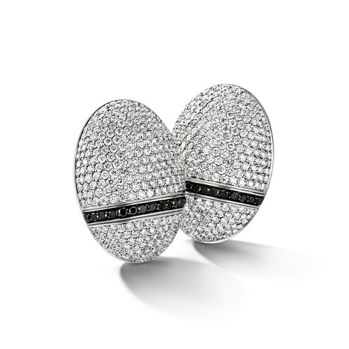 Leon Martens Scarabeo oorhangers in witgoud met witte en zwarte diamant Leon Martens Juwelier