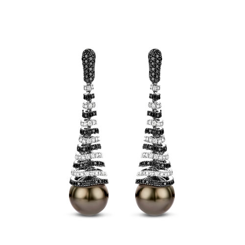 Leon Martens oorhangers in witgoud met Tahiti parel en witte- en zwarte diamant Leon Martens Juwelier Leon Martens oorhangers in witgoud met Tahiti parel en witte- en zwarte diamant Leon Martens Juwelier