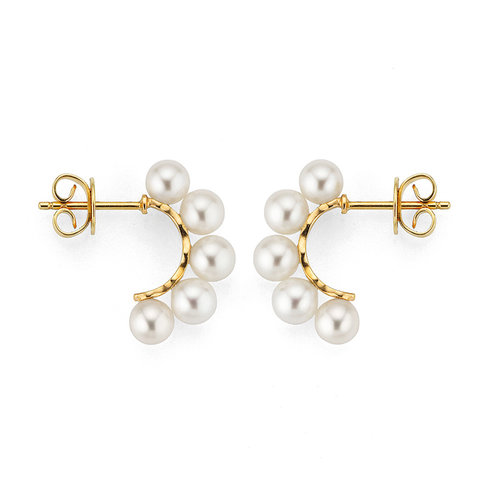 Yana Nesper New Basics oorstekers in geelgoud met Akoya parels Leon Martens Juwelier