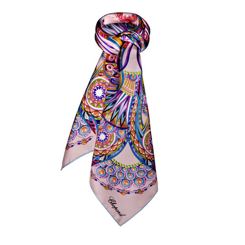 Chopard Cleopatra shawl in lichtroze zijde Leon Martens Juwelier