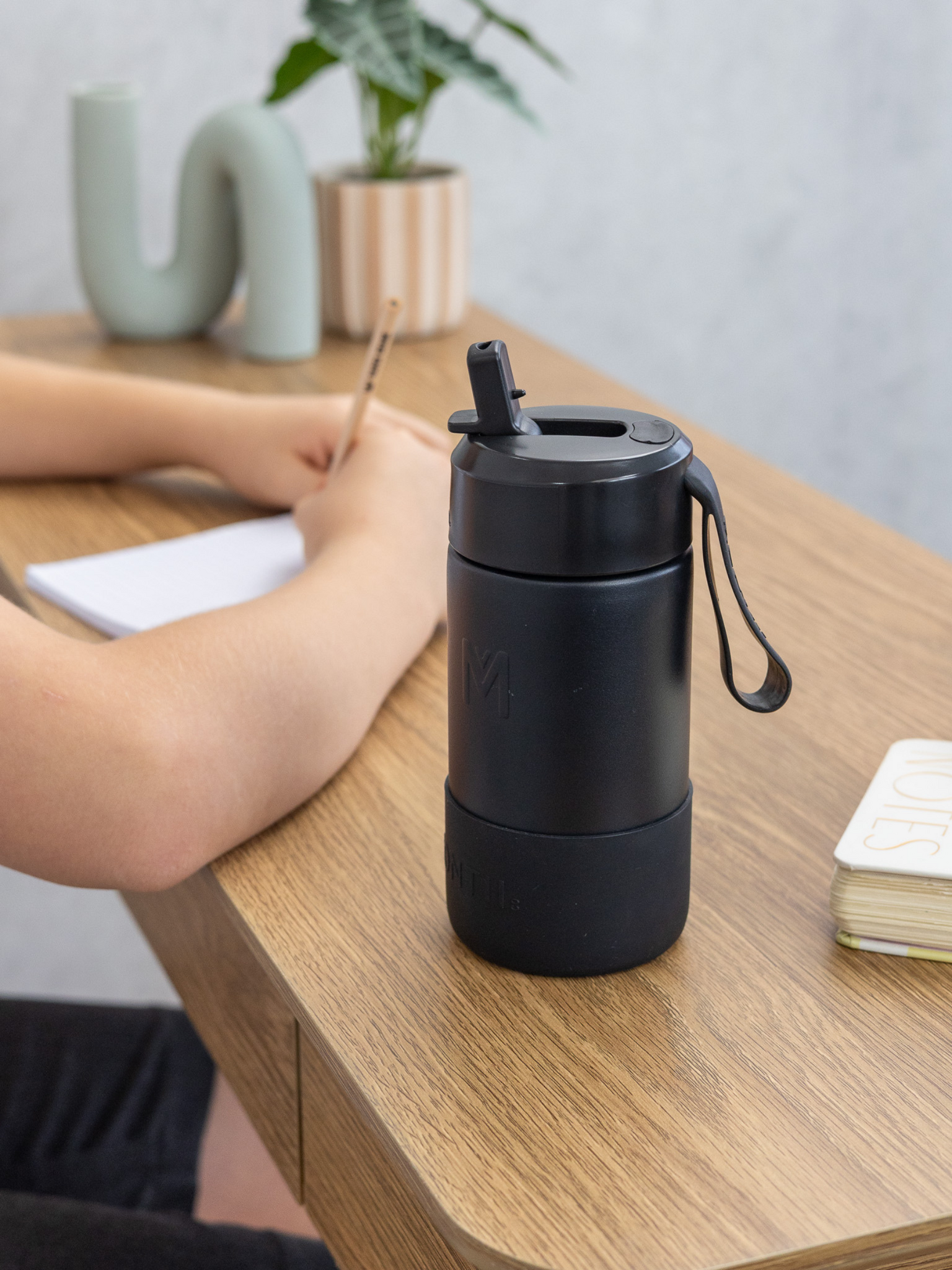 MontiiCo thermo drink bottle Sipper – 350 ml – stainless steel – with carry strap, stainless steel straw and bumper – Fusion range - Midnight black-2