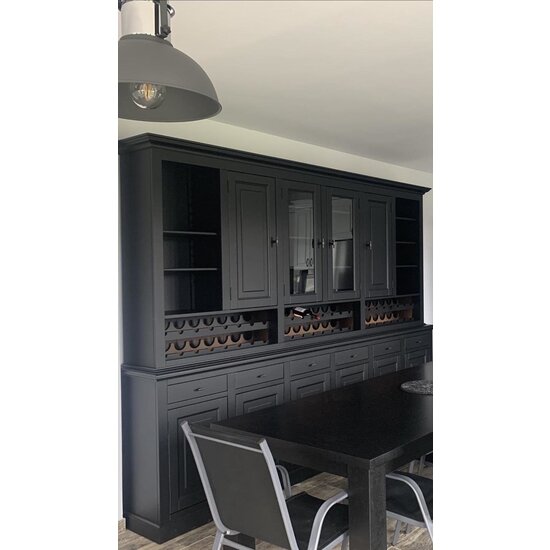 123kast  Buffetkast Capri - 300x45x230H cm - 2 vitrinedeuren - 8 dichte scharnierdeuren - 2 kleppen - 6 lades - met wijnrek - verstelbare planken