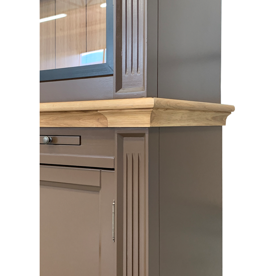 123kast  Vitrinekast Montblanc - 100x43x240H cm - 2 zwarte stalen scharnierdeuren - eiken achterwand - eiken boven en onderlijst - spot verlichting - glazen planken - 1 uitschuif plank - 2 dichte scharnierdeuren