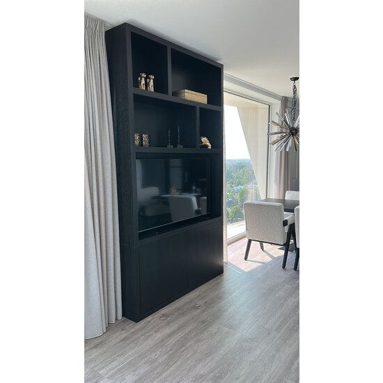 123kast  TV Vakkenkast Isla Bonita - 150x30x240H cm - eiken - strak design - 2 greeploze deuren - tv vak - cinewall - open vakken - eiken fineer