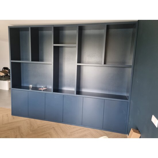 123kast  Vakkenkast Baltimore - 330x40x240H cm - strak design - 6 greeploze push to open deuren - open vakken - 5cm plank dikte