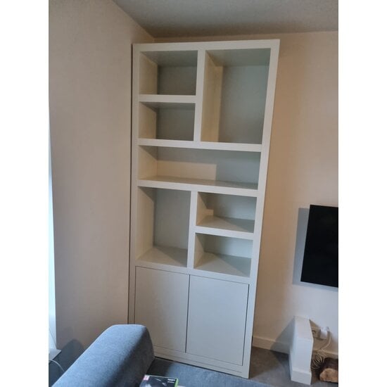 123kast  Vakkenkast Manhattan 02 - 100x40x240H cm - strak design - 2 greeploze push to open deuren - open vakken - 5cm plank dikte