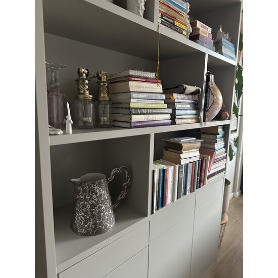 123kast  Vakkenkast San Remo - 150x40x230H cm - open vakken - 2 greeploze soft close lade's - 2 greeploze push to open deuren - strak design