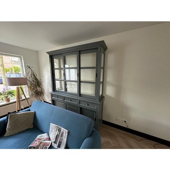 123kast  Buffetkast South Hampton - 180x51x220H cm - 3 vitrine schuifdeuren - 3 soft close lades - 3 dichte schuifdeuren - glazen zijkanten