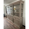 123kast  Buffetkast Miami Beach - 300x53x218H cm - glazen zijkanten - 3 vitrine schuifdeuren - 3 soft close lades - 3 dichte schuifdeuren