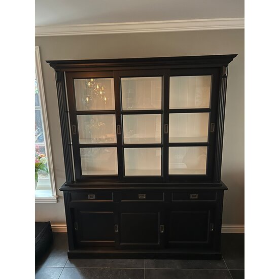 123kast  Buffetkast South Hampton - 180x51x220H cm - 3 vitrine schuifdeuren - 3 soft close lades - 3 dichte schuifdeuren - glazen zijkanten