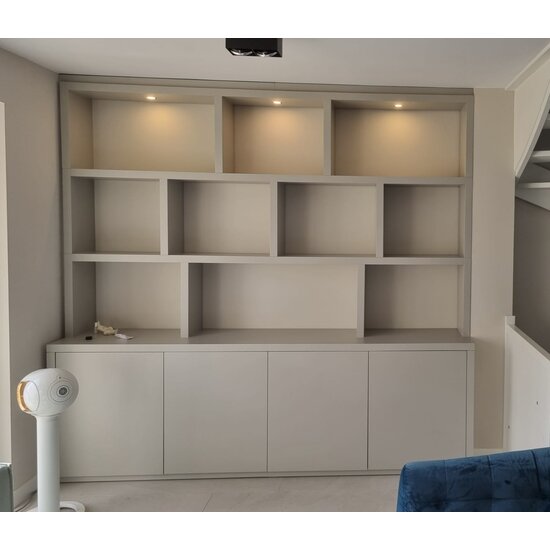 123kast  Vakkenkast Corsica - 280x20/40x240H cm - 5cm plank dikte - push to open deuren - open vakken - zonder achterwand - strakke afwerking