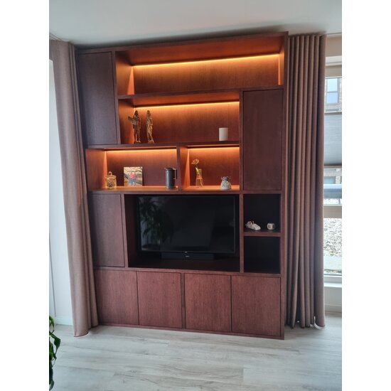 123kast  Tv vakkenkast Marrakesh - 180c40x256H cm - push to open deuren - eiken uitvoering - strakke afwerking - open vakken