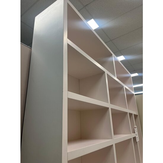 123kast  Showmodel vakkenkast Kingbridge -  200x35/45x262(H) cm - onderkast 100cm hoog - NCS S 0505-R