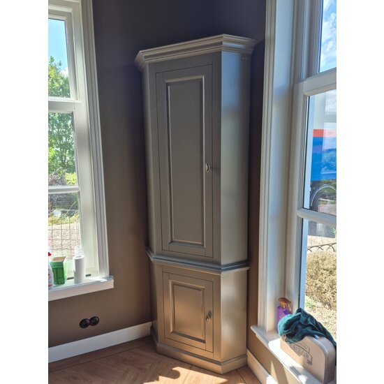123kast  Hoekkast Willemstad - 60x60x230H cm - 2 dichte scharnierdeuren - landelijke afwerking