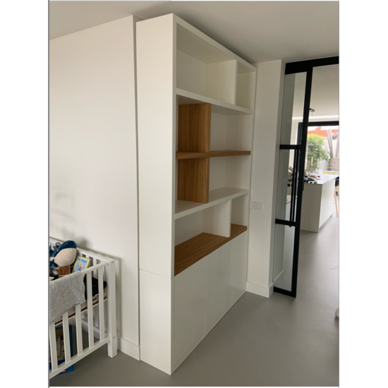 123kast  Vakkenkast Brunei - 150x30x250H cm - push to open deuren - met eiken planken - strakke afwerking