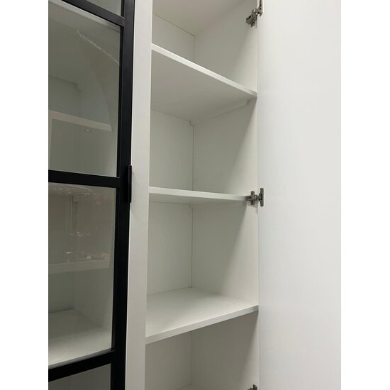 123kast  Showmodel Vitrinekast Milazzo - 240x40x250H cm - stalen deuren - ral 9010