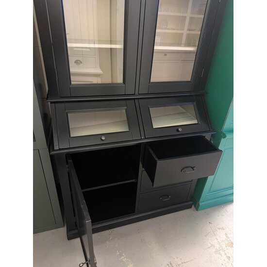 123kast  Showmodel Grutterskast Porto Marie - 110x52x220H cm - RAL 9011 buiten - Leem binnen - 3 scharnierdeuren - 2 kleppen - 3 soft close lades