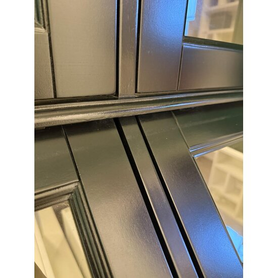 123kast  Showmodel Grutterskast Porto Marie - 110x52x220H cm - RAL 9011 buiten - Leem binnen - 3 scharnierdeuren - 2 kleppen - 3 soft close lades