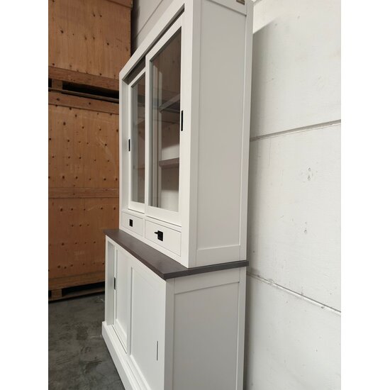 123kast  Voorraad buffetkast Brooklyn 02 maatwerk - 130x35/47x220H cm - ral 9010 - eiken tussenlijst en planken