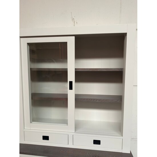 123kast  Voorraad buffetkast Brooklyn 02 maatwerk - 130x35/47x220H cm - ral 9010 - eiken tussenlijst en planken