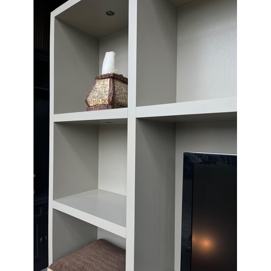 123kast  Cinewall Jose - 300x40x240H cm - 4 push to open deurtjes