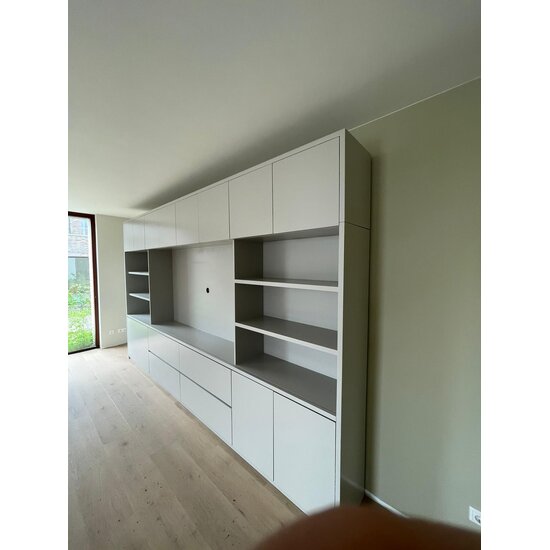 123kast  Cinewall Winterberg - 400x40x240H cm - cinewall - tv vak - met schuifdeuren - 12 push to open deuren - 4 greeploze soft close lades - strak design - demontabel - 3cm plankdikte