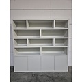 123kast  Showmodel Vakkenkast Londen 02 - 250x40x240H cm - strak design - 4 greeploze deuren - push to open deuren - open vakken - 5cm plank dikte