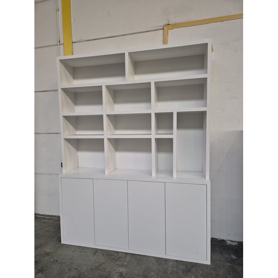 123kast Showmodel Vakkenkast Kingbridge - 200x35/45x262(H) cm - onderkast 100cm hoog - NCS S 0505-R