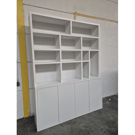 123kast Showmodel Vakkenkast Kingbridge - 200x35/45x262(H) cm - onderkast 100cm hoog - NCS S 0505-R