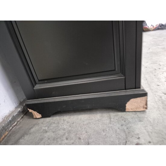 123kast  Showmodel (beschadigd) Buffetkast San Pietro - 235x55x225H cm - 4 vitrine scharnierdeuren - tv vak - 8 grote soft close lades - 2 dichte scharnierdeuren