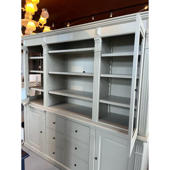 123kast  Showmodel Buffet/Boekenkast Edinburgh - 225x50x210H cm - 2 vitrine deuren - open vak - 2 dichte deuren - 6 soft close lades - verstelbare planken - landelijke afwerking