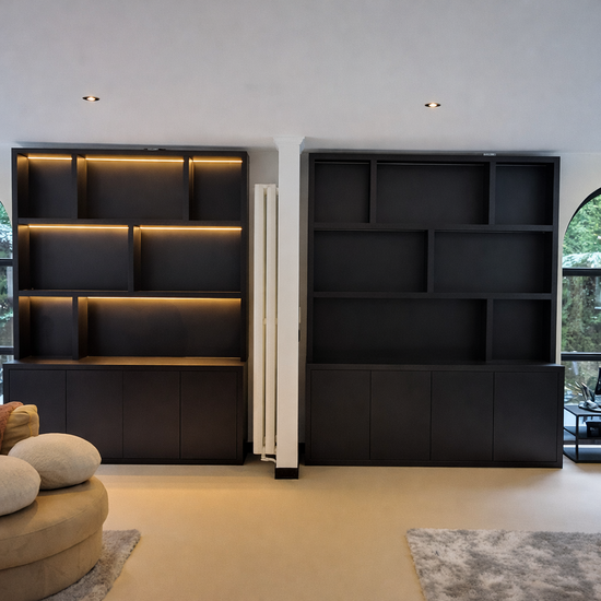 123kast  Vakkenkast Corsica - 200x20/40x240H cm - 5cm plank dikte - strak design - bovenkast minder diep dan onderkast - open vakken - 4 greeploze push to open deuren