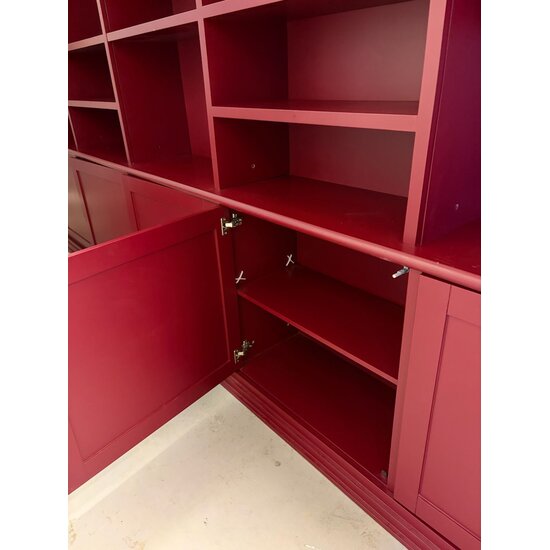 123kast Showmodel Mayto 400x40x240H cm - ral 3005 - push to open deurtjes - klassiek/strak