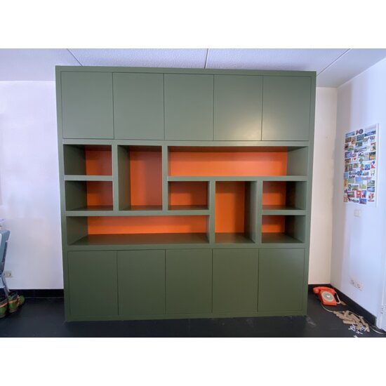 123kast  Vakkenkast Liverpool - 240x40x240H cm - 5cm plank dikte - push to open deuren - strak design - deuren in bovenkast