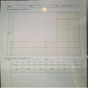Maatwerk dressoir kast (zoals schets) - 380 x 30/40 x 240H cm - 3 cm plankdikte - eigen indeling vakken - 2 deurtjes boven in - push to open - 6 deurtjes onderin het dressoir - S 2005 Y10R