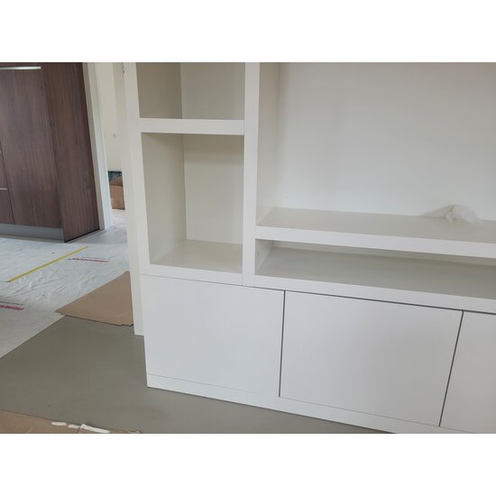 123kast Showmodel tv vakkenkast Jose - 250x40x240H cm - RAL 9001