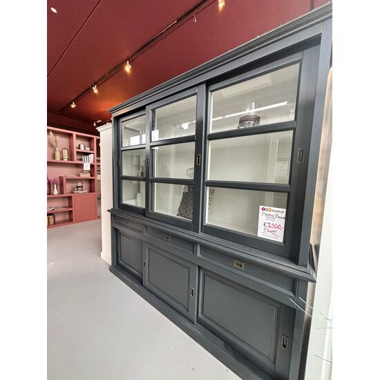 123kast Showmodel buffetkast Miami Beach - 200x53x218H cm - 2 vitrine schuifdeuren - 2 lades - 2 dichte schuifdeuren - glazen zijkanten - RAL 7021