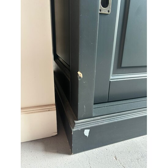 123kast Showmodel buffetkast Miami Beach - 200x53x218H cm - 2 vitrine schuifdeuren - 2 lades - 2 dichte schuifdeuren - glazen zijkanten - RAL 7021