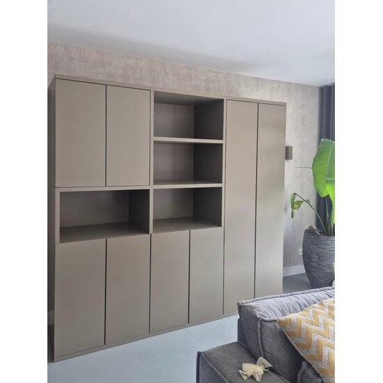123kast  Vakkenkast Huete - 300x40x240H cm - push to open deuren - 4 open vakken
