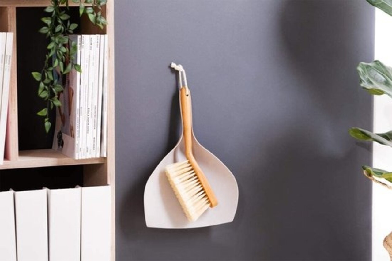 Merkloos Luxury Set Bamboo Dustpan and Tin | bamboo sweeper Sustainable beige 37x25cm| Dishwashing brush - kitchen brush - round handle 10xØ7cm 80gr