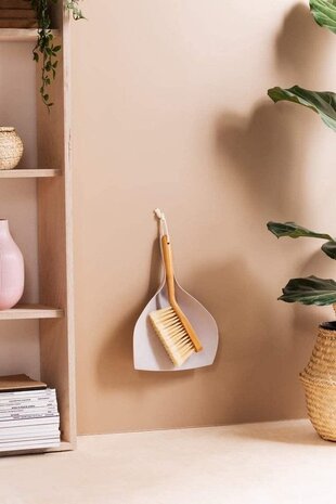 Merkloos Luxury Set Bamboo Dustpan and Tin | bamboo sweeper Sustainable beige 37x25cm| Dishwashing brush - kitchen brush - round handle 10xØ7cm 80gr